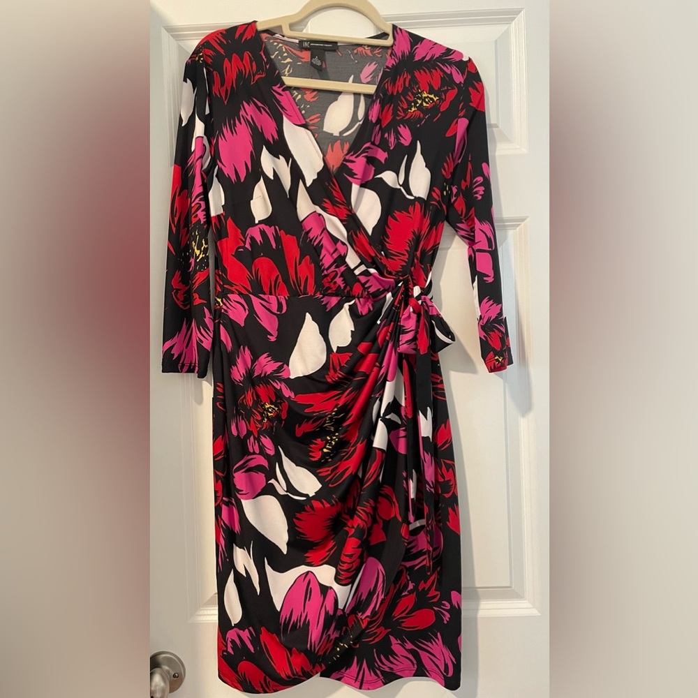 NWOT Inc faux wrap 3/4 sleeve jersey knit dress. Never worn. Size small